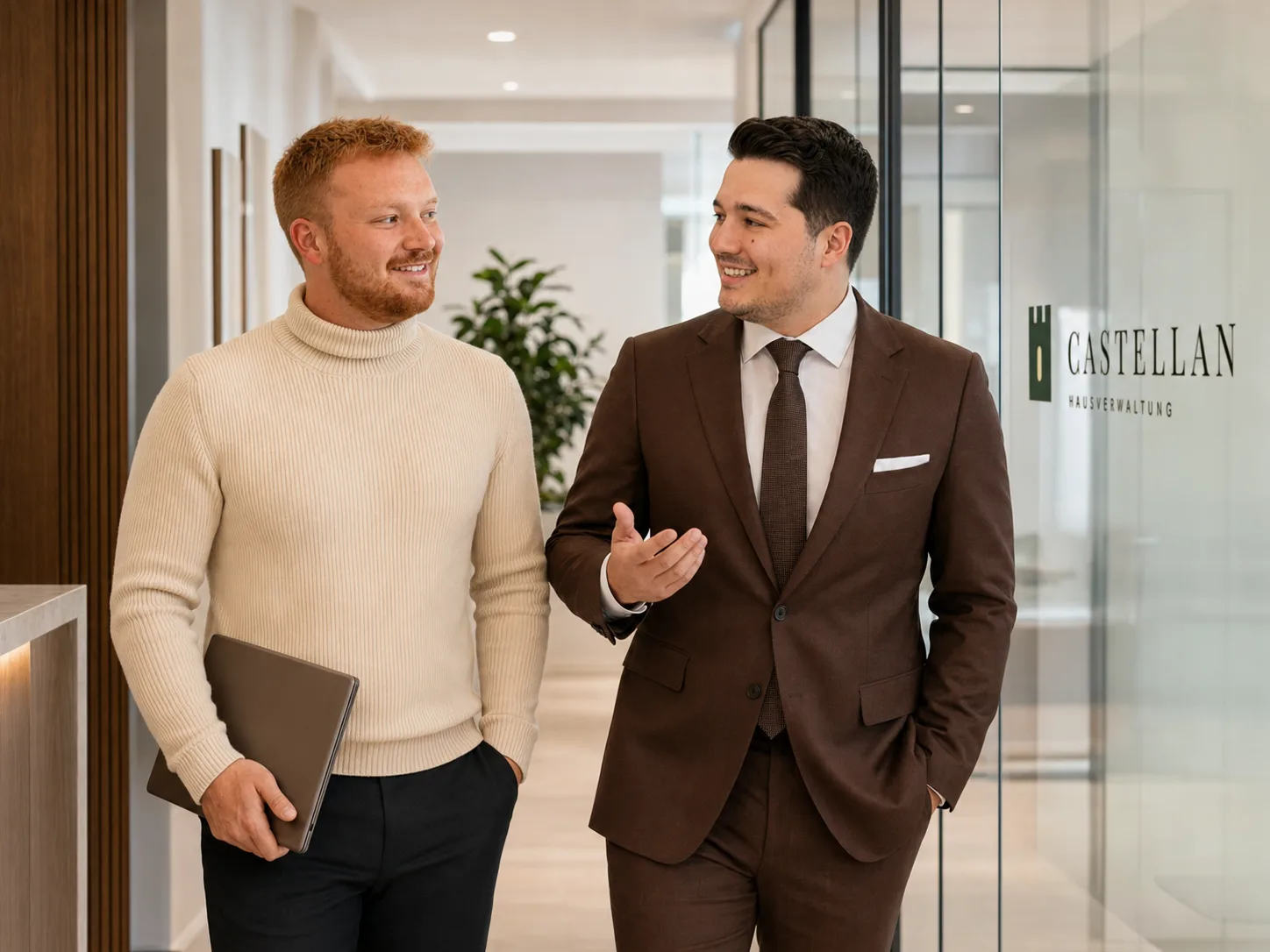 Niklas Fleischhauer und Enver Vierkötter im Gespräch im CASTELLAN Büro
